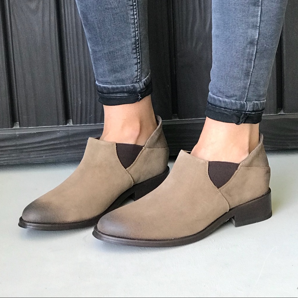 Genuine Leather Tan Burnished Toe Distressed Boots - Picture 2 of 5